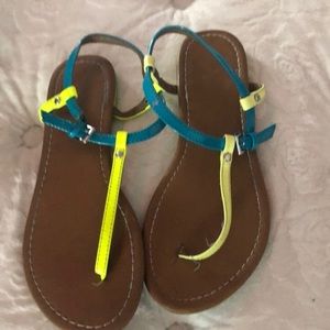 Report sandals